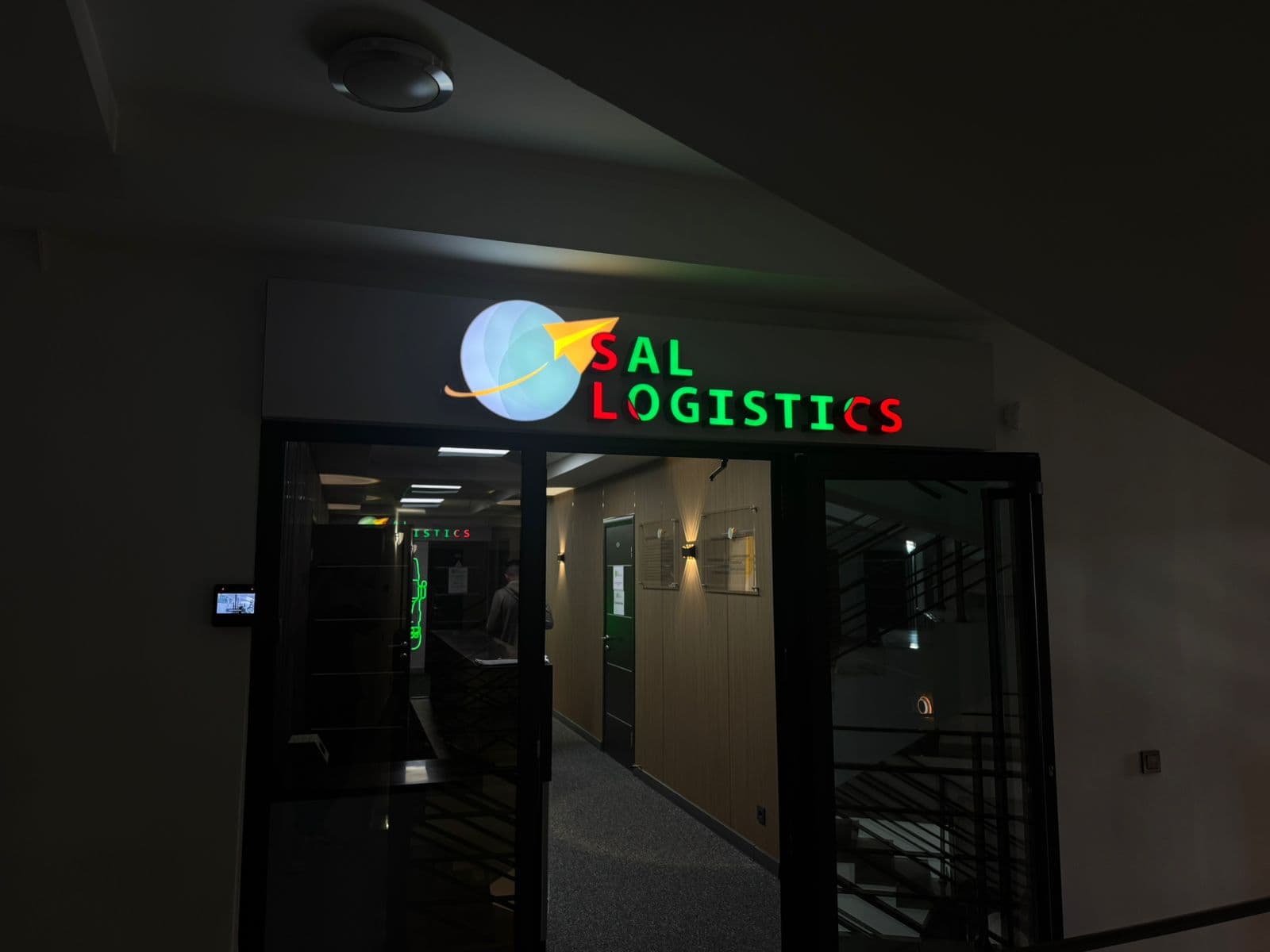 Sal Logistics — вывеска в Алматы